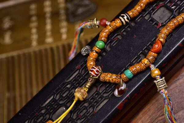 Tibetan 108 Star and Moon Bodhi Seed Mala Beads Necklace with Authentic Three-Line dZi Stone and Aged Agate