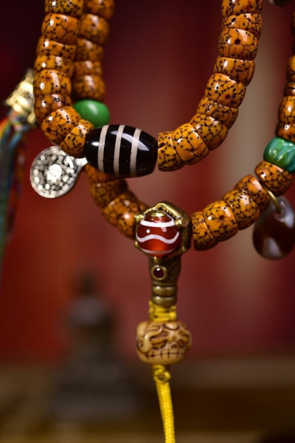 Tibetan 108 Star and Moon Bodhi Seed Mala Beads Necklace with Authentic Three-Line dZi Stone and Aged Agate