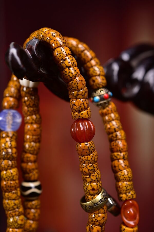 Tibetan 108 Star and Moon Bodhi Seed Mala Beads Necklace with Authentic Three-Line dZi Stone and Aged Agate