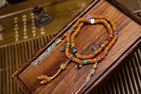 Tibetan 108 Star and Moon Bodhi Seed Mala Beads Necklace with Authentic Three-Line dZi Stone and Aged Agate